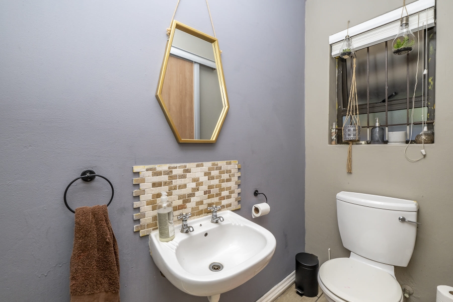 3 Bedroom Property for Sale in Uitzicht Western Cape